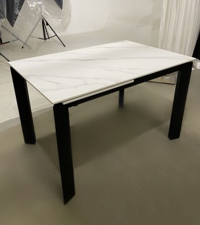 Стол CORNER 120 MATT WHITE MARBLE SOLID CERAMIC / BLACK, ®DISAUR в Верхней Пышме - verhnyaya-pyshma.mebel-74.com | фото